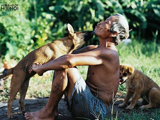“Bước vào thế giới của nhau” qua hơn 1.000 chân dung người Hà Nội ảnh 1
