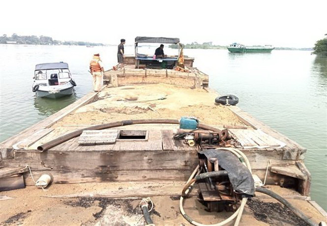 Đồng Nai: Tạm giữ 3 phương tiện khai thác, vận chuyển cát trái phép ảnh 1