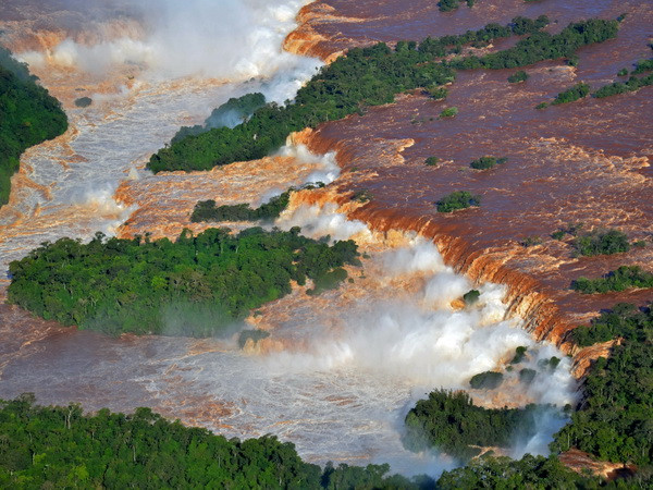 [Photo] Argentina cảnh báo lũ lụt do nước sông Parana tràn bờ ảnh 1