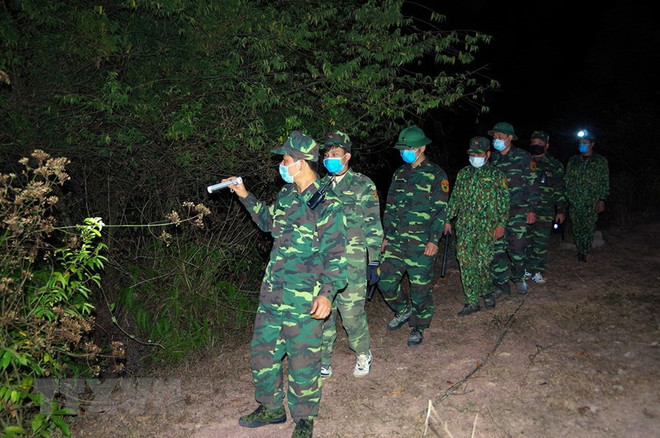 Điện Biên: Bàn giao 2 đối tượng người Trung Quốc nhập cảnh trái phép ảnh 2