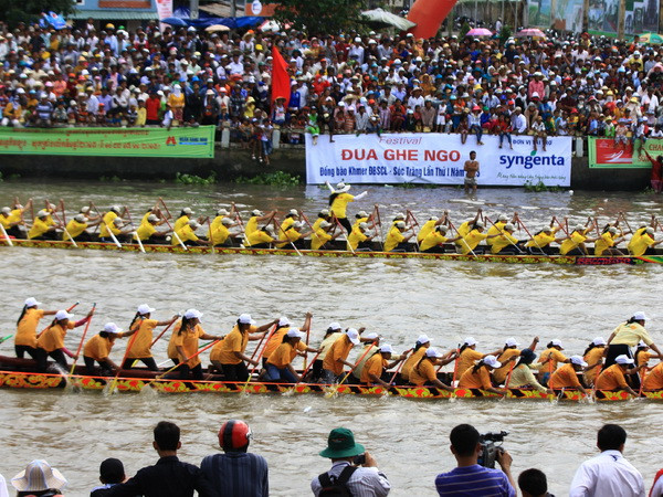 Tám tỉnh tranh tài đua ghe Ngo Đồng bằng sông Cửu Long ảnh 1