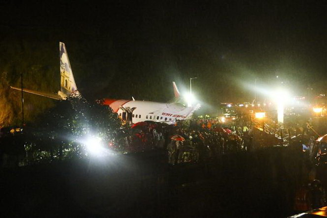 Vụ tai nạn máy bay tại Ấn Độ: Tìm thấy các hộp đen tại hiện trường ảnh 1