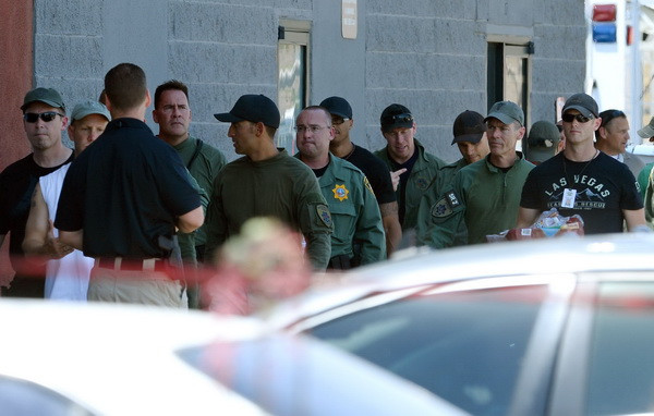 [Photo] Thêm một vụ tấn công bằng súng ở Mỹ, 3 người chết ảnh 1