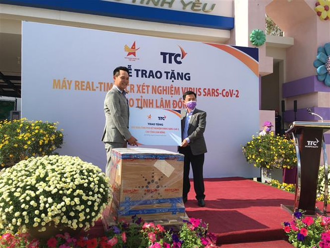 Nhà tài trợ tặng tỉnh Lâm Đồng máy xét nghiệm virus SARS-CoV-2 ảnh 1