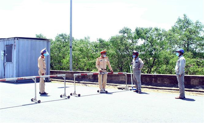 Nghệ An: Lực lượng tuyến đầu căng mình dưới nắng nóng trên 40 độ C ảnh 1