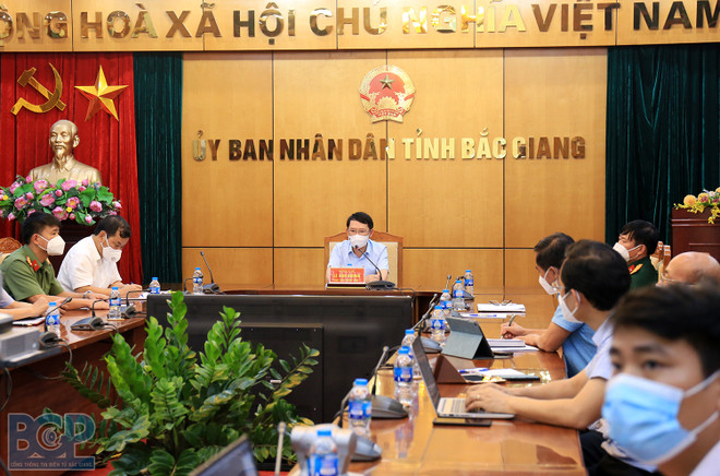 Chủ tịch UBND tỉnh Bắc Giang Lê Ánh Dương phát biểu chỉ đạo hội nghị. (Nguồn: Bacgiang.gov.vn) Các địa phương thực hiện nghiêm biện pháp phòng dịch COVID-19 ảnh 2