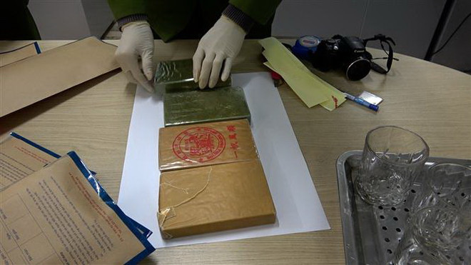 Cao Bằng: Bắt quả tang đối tượng mua bán, vận chuyển 10 bánh heroin ảnh 1