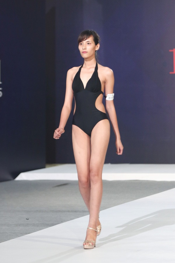 Thí sinh Next Top Model miền Bắc “nóng bỏng” trong vòng thi hình thể ảnh 2