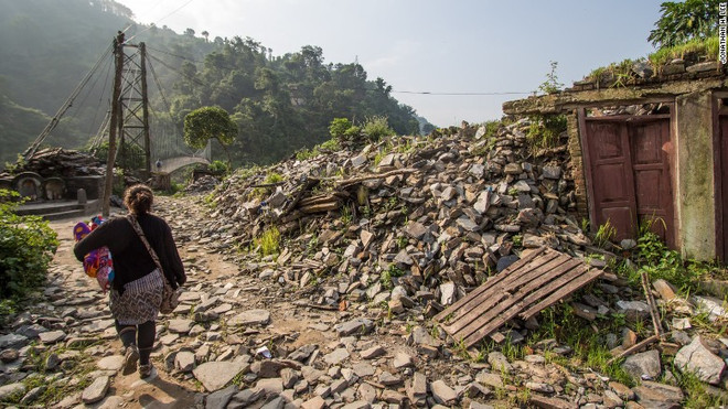 Cảnh đổ nát do động đất ở Nepal. (Nguồn: CNN) Mỹ chấm dứt chương trình bảo hộ đối với người nhập cư Nepal ảnh 1