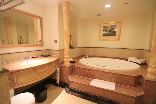 "Soi" phòng Tổng thống Mỹ George Bush từng nghỉ lại ở Việt Nam ảnh 8