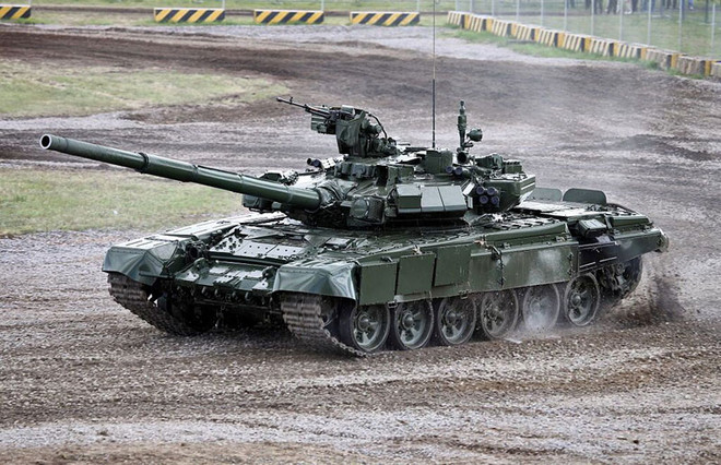 Xe tăng T-90. (Nguồn: Al Defaiya) Nga và Iran đàm phán về thương vụ vũ khí khoảng 10 tỷ USD ảnh 1
