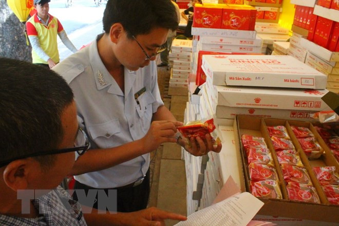 Niêm phong gần 4.000 chiếc bánh Trung Thu không có hóa đơn, chứng từ ảnh 1