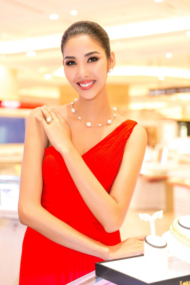 Top 3 Hoa hậu Hoàn vũ Việt Nam quyến rũ với trang sức ngọc trai ảnh 6