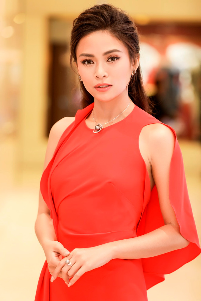 Top 3 Hoa hậu Hoàn vũ Việt Nam quyến rũ với trang sức ngọc trai ảnh 8