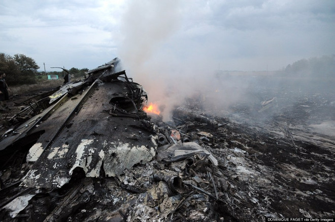[Photo] Hiện trường vụ máy bay Malaysia MH17 rơi ở Ukraine ảnh 1