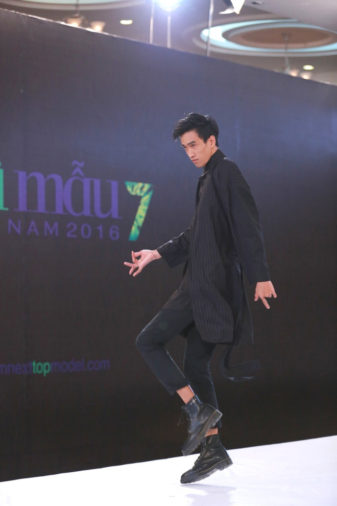 Thí sinh Next Top Model gây choáng với khả năng tạo 50 dáng liên tục ảnh 2