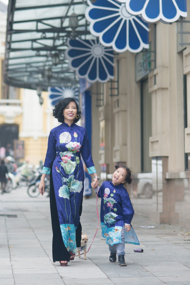 Bộ sưu tập áo dài đón Xuân mới cho các mẹ và con gái ảnh 10