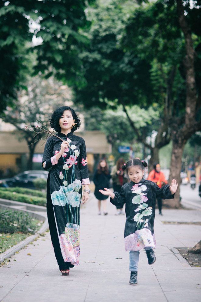 Bộ sưu tập áo dài đón Xuân mới cho các mẹ và con gái ảnh 11