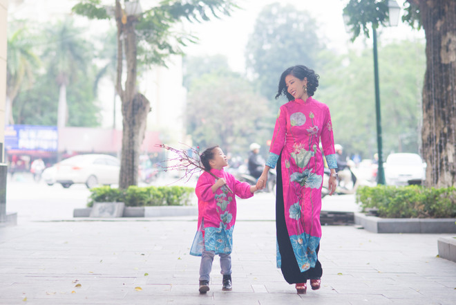 Bộ sưu tập áo dài đón Xuân mới cho các mẹ và con gái ảnh 4