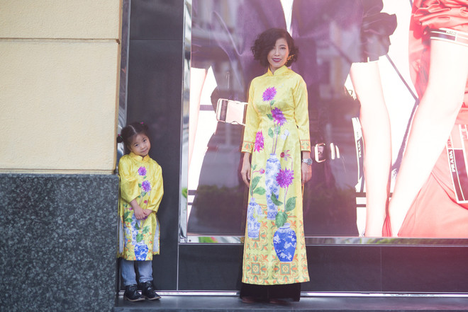 Bộ sưu tập áo dài đón Xuân mới cho các mẹ và con gái ảnh 3