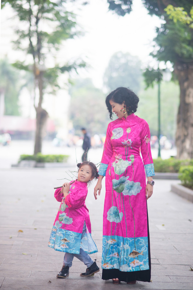 Bộ sưu tập áo dài đón Xuân mới cho các mẹ và con gái ảnh 5