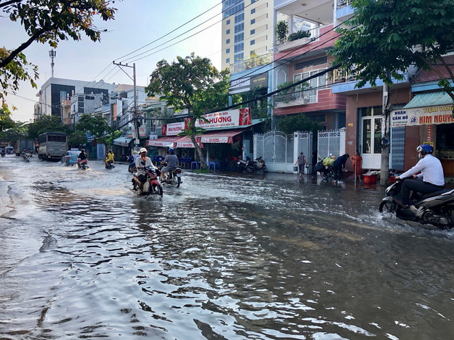 Triều cường gây ngập nhiều điểm trên tuyến Quốc lộ 1 qua Bạc Liêu ảnh 1