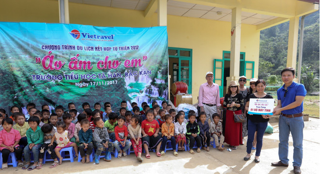 Du lịch từ thiện: Mang niềm vui ấm áp đến với các em nhỏ vùng cao ảnh 2