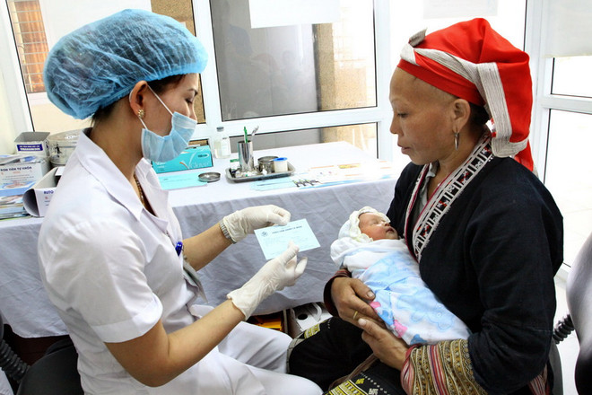 "Bà mụ vườn" dùng dao lam cắt rốn, trẻ sơ sinh tử vong vì uốn ván ảnh 1