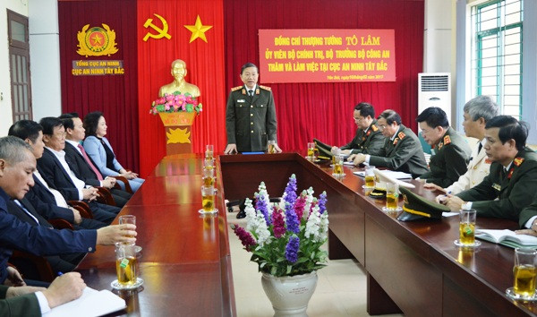 Bộ trưởng Bộ Công an Tô Lâm làm việc với Cục An ninh Tây Bắc ảnh 1