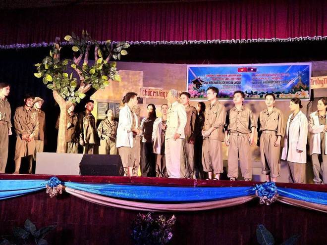 Giao lưu văn hóa nghệ thuật, ca ngợi tình hữu nghị Việt Nam-Lào ảnh 1