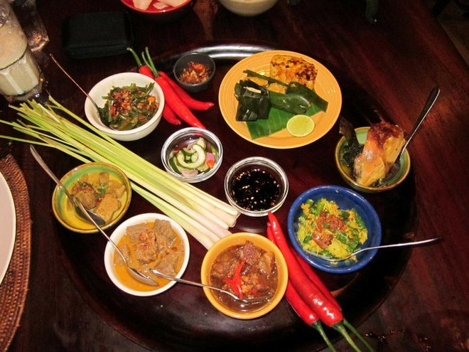 Sắc màu rực rỡ của gia vị. (Ảnh: Thu Phương/Vietnam+) “Trải nghiệm Jakarta” và những sắc màu ở vương quốc vạn đảo ảnh 1