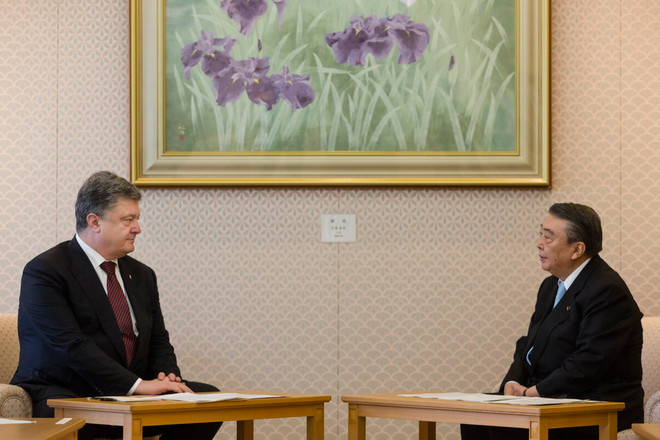 Tổng thống Ukraine Poroshenko kêu gọi Nhật gây áp lực với Nga ảnh 1