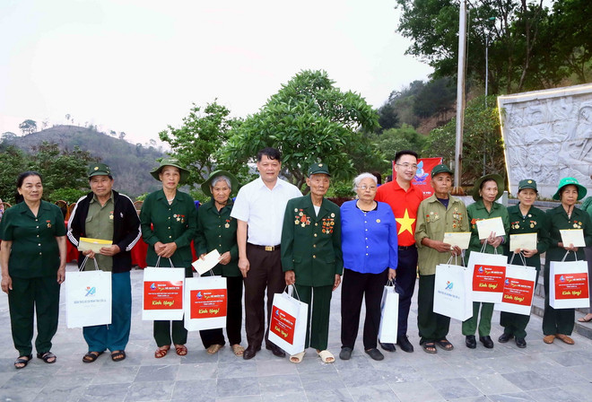 ttxvn_thanh nien xung phong.jpg