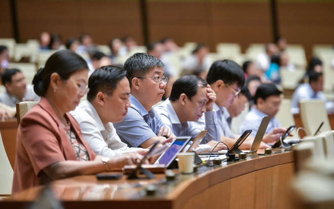 Đại biểu quốc hội trong phiên thảo luận về dự thảo Luật Bảo hiểm xã hội (sửa đổi). (Ảnh: Quốc hội) z5480975743055_f2f3332c8388aa8adae335d931962537.jpg