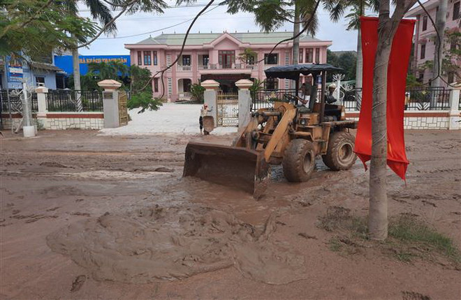 Quảng Trị khẩn trương dọn dẹp trường lớp, đón học sinh đi học trở lại ảnh 1