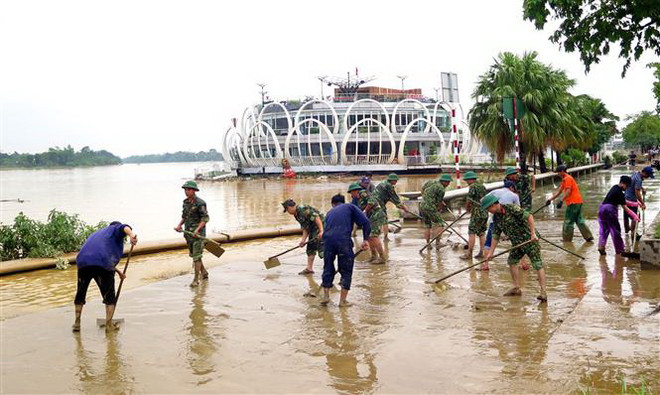 Thừa Thiên-Huế huy động lực lượng tổng vệ sinh môi trường sau mưa lũ ảnh 2