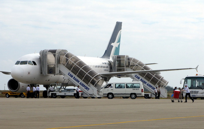 Sân bay Cam Ranh quá tải nghiêm trọng vì lượng khách tăng đột biến ảnh 1