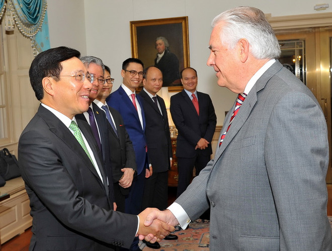 Phó Thủ tướng trao thư mời Tổng thống Mỹ Trump dự APEC 2017 ảnh 1