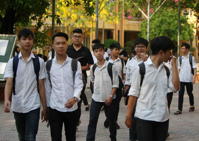 Kỳ thi vào lớp 10 ở Hà Nội: Đề thi môn Toán tiếp tục bị lọt ra ngoài ảnh 1