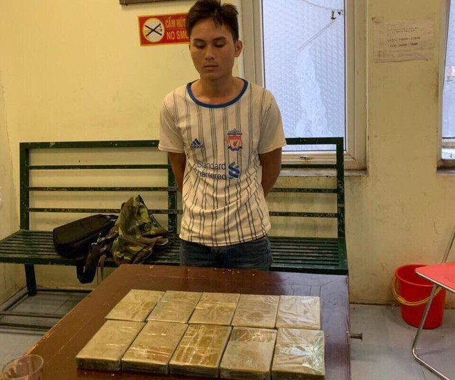 Khởi tố hai đối tượng vận chuyển trái phép 20 bánh heroin ảnh 1