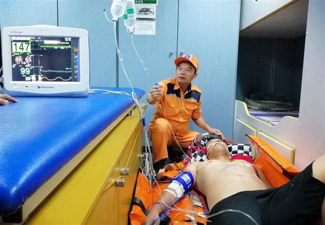 Cấp cứu thành công bệnh nhân bị tai biến do lặn tại Bạch Long Vĩ ảnh 1