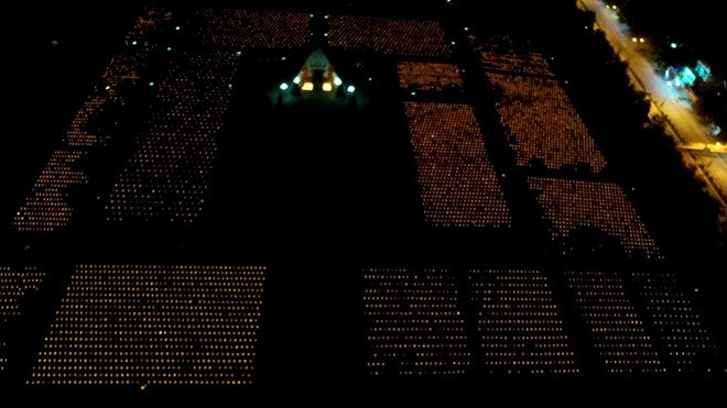 Thí sinh Hoa hậu thắp sáng 11.000 ‘trái tim’ tại nghĩa trang Việt-Lào ảnh 8