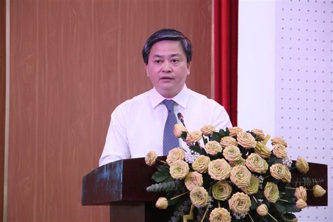 Bí thư Tỉnh ủy Bến Tre Lê Đức Thọ báo cáo tại buổi làm việc. (Ảnh Công Trí/TTXVN) Thường trực Ban Bí thư: Bến Tre làm chặt chẽ hơn nữa công tác cán bộ ảnh 1