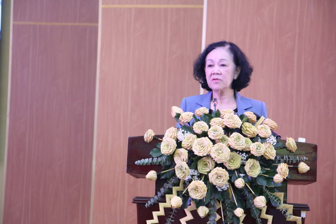 Bà Trương Thị Mai, Ủy viên Bộ Chính trị, Thường trực Ban Bí thư, Trưởng Ban tổ chức Trung ương phát biểu kết luận buổi làm việc. (Ảnh Công Trí/TTXVN) Thường trực Ban Bí thư: Bến Tre làm chặt chẽ hơn nữa công tác cán bộ ảnh 2