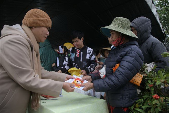 Quảng Trị: Phiên chợ 0 đồng ngày giáp Tết cho những gia đình khó khăn ảnh 1