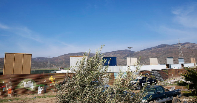 Hai bang của Mỹ đồng loạt triển khai lính vệ binh tới biên giới Mexico ảnh 1