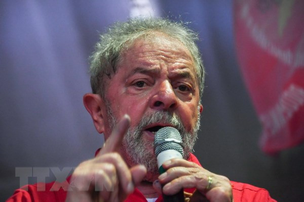 Cựu Tổng thống Brazil Luiz Inacio Lula da Silva tại một sự kiện ở thành phố Rio de Janeiro ngày 12/8. (Nguồn: AFP/TTXVN) Cựu Tổng thống Brazil Lula da Silva chưa ra trình diện cảnh sát ảnh 1