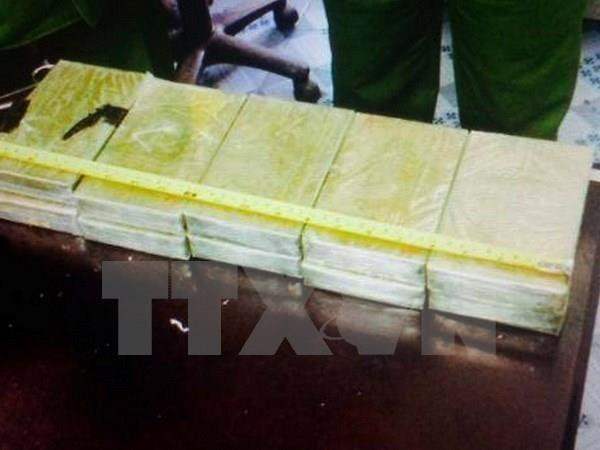 Tang vật một vụ buôn ma túy. (Ảnh minh họa. Nguồn: TTXVN) Cao Bằng: Bắt giữ đối tượng mang 10 bánh heroin đi tiêu thụ ảnh 1