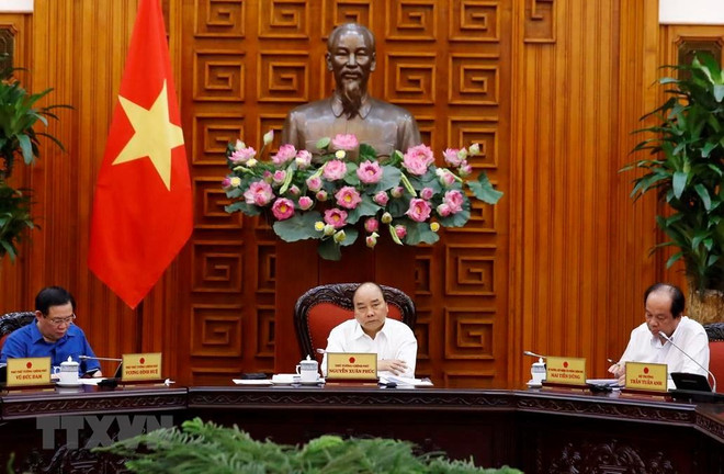 Thủ tướng Nguyễn Xuân Phúc chủ trì một phiên họp Thường trực Chính phủ. (Ảnh: Thống Nhất/TTXVN) Thường trực Chính phủ họp về xây dựng bộ máy hành chính địa phương ảnh 1