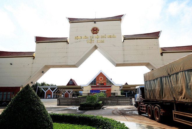 Cửa khẩu Quốc tế Xa Mát là nơi giao thương hàng hóa giữa hai nước Việt Nam-Campuchia. (Ảnh: Hồng Đạt/TTXVN) ttxvn_cua khau xa mat.jpg